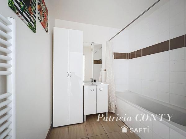 Appartement 3 pièces récent avec balcon et parking