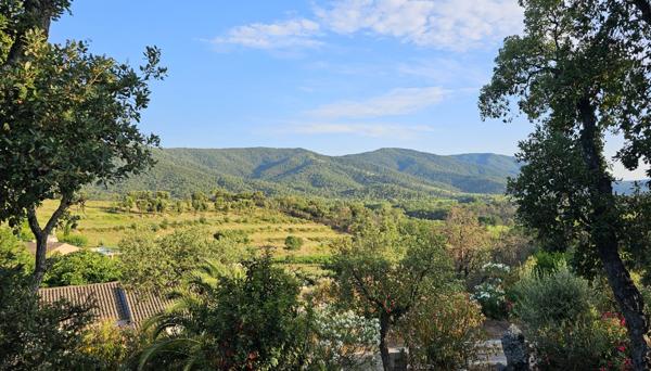 Au Coeur du Golfe de Saint Tropez, en lisière du village de Cogolin, Terrain avec permis de construire accepté Cogolin (83310)