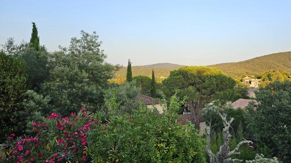 Au Coeur du Golfe de Saint Tropez, en lisière du village de Cogolin, Terrain avec permis de construire accepté Cogolin (83310)