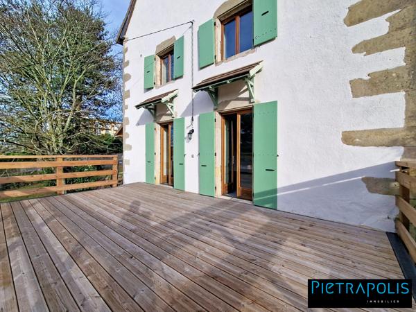 Maison avec terrasse et jardin, proche du centre