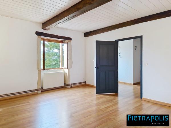 Maison avec terrasse et jardin, proche du centre