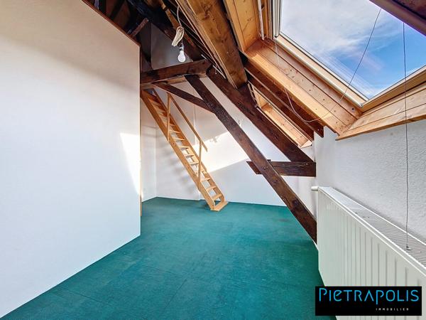 Maison avec terrasse et jardin, proche du centre