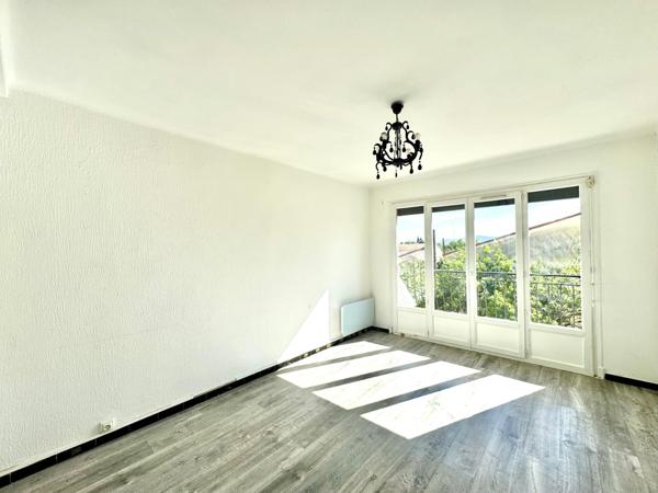 Fréjus plage -Immeuble de rentabilité 6 appartements loués+2 garages