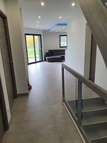 Maison moderne et lumineuse proche frontière suisse avec suite parentale et grand sous-sol