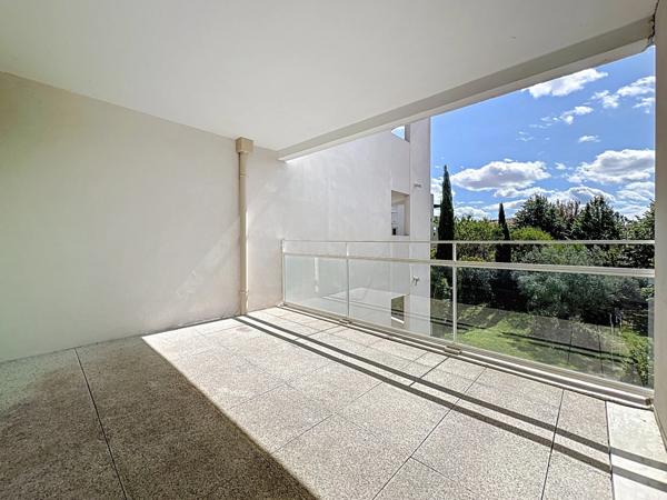 Appartement à vendre 2ème étage avec ascenseur, 3 pièces - 61 m2 + terrasse 11,30 m2 + parking couvert sécurisé