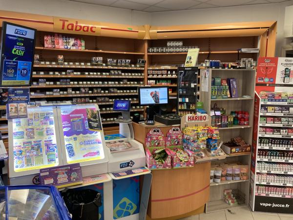 Local Commercial 6 pièces - 145 m²