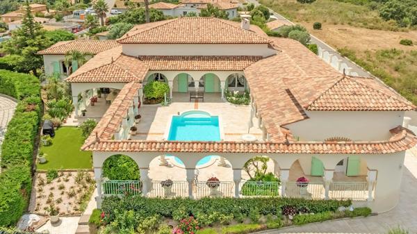 Vente Maison provençale de luxe St Aygulf 8 Pièces 325 m²