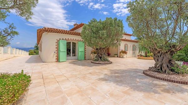 Vente Maison provençale de luxe St Aygulf 8 Pièces 325 m²