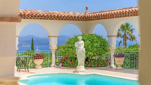 Vente Maison provençale de luxe St Aygulf 8 Pièces 325 m²