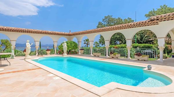 Vente Maison provençale de luxe St Aygulf 8 Pièces 325 m²