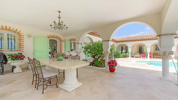 Vente Maison provençale de luxe St Aygulf 8 Pièces 325 m²