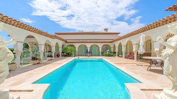 Vente Maison provençale de luxe St Aygulf 8 Pièces 325 m²