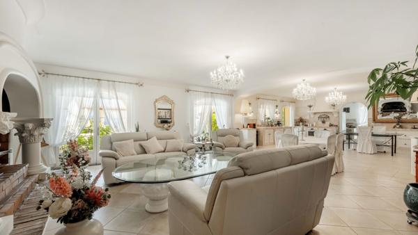 Vente Maison provençale de luxe St Aygulf 8 Pièces 325 m²