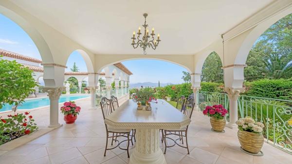 Vente Maison provençale de luxe St Aygulf 8 Pièces 325 m²