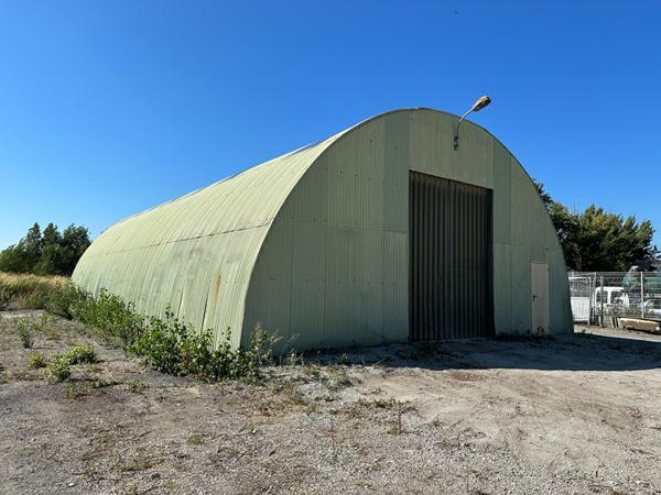 Terrain à usage professionnel de 6 591 m² avec bâtiment de stockage et logement gardien - Carcassonne La Bouriette