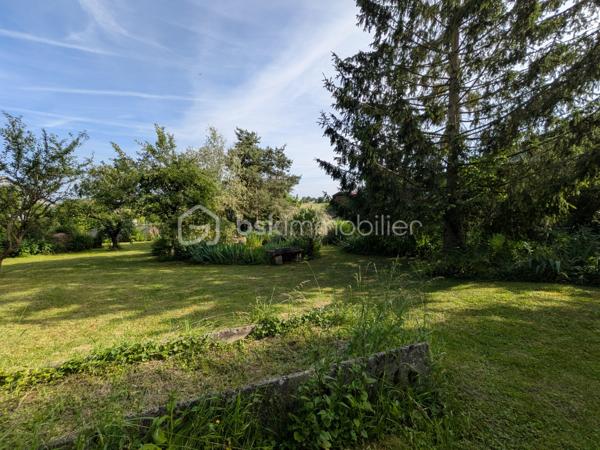 Dans un cadre verdoyant, un terrain arboré, un fort potentiel. découvrez .........
Nichée au cœur du paisible village de Vrizy, à deux pas de Vouziers, offrant toutes les commodités : supermarchés, commerces, écoles, services médicaux, cinéma, piscine. Seulement à 45 minutes de Reims et à environ 20 min de Rethel, cette authentique longère pleine de caractère séduira les amoureux de l’ancien et de nature.
Une opportunité rare pour créer une maison chaleureuse et personnalisée dans un environnement calme et verdoyant.
Venez méditer sur ce magnifique terrain arboré et fleuri de 1 198 m², la propriété bénéficie d’un agréable extérieur avec terrasse, arbres fruitiers et arbustes, idéal pour profiter des beaux jours en toute tranquillité ou entre amis.
A l'intérieur au charme authentique.
Dès l’entrée, vous découvrirez une cuisine spacieuse et lumineuse de 16,00 m² desservant un séjour confortable de 30,00 m² ainsi qu’un salon indépendant de 15.00 m². Les volumes permettent facilement d’imaginer une vaste pièce de vie ouverte et conviviale.
À l’étage :
• 2 belles chambres de 22.00 m² et 12,00m²
• Une pièce supplémentaire de 12,00 m² pouvant devenir bureau, dressing ou chambre d’appoint
• Salle d’eau et WC
Le cachet de l’ancien est préservé grâce aux poutres apparentes et au superbe mur en parement de pierre, offrant une base idéale pour une rénovation de caractère.
Travaux à prévoir
• Isolation façade arrière avec bardage esthétique
• Remise aux normes de l’assainissement
• Travaux partiels d’électricité

 Les atouts :
• Environnement calme et naturel
• Terrain arboré avec terrasse
• Beaux volumes et nombreuses possibilités d’aménagement
• Isolation extérieure déjà réalisée sur la façade avant et les pignons
• Dépendances : atelier, remise d’environ 15 m² à rénover
• Garage non attenant à environ 10 m
• Double vitrage
• Chauffage fioul + insert bois pour une ambiance chaleureuse
Une situation idéale pour une famille ou passer des week-ends entre amis.