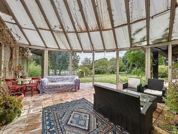 Villa provençale sur terrain constructible de 7149m²division en minimum 5 lots, quartier calme, piscine