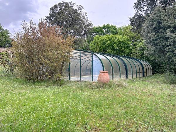 Villa provençale sur terrain constructible de 7149m²division en minimum 5 lots, quartier calme, piscine