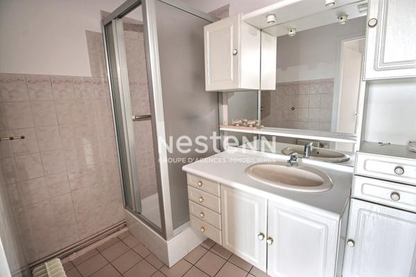 VENISSIEUX - SECTEUR CENTRE VILLE - T4 - BALCON - PROCHE COMMERCES - ECOLES - COLLEGES - AXES ROUTIERS - TRANSPORTS EN COMMUNS - TRAMWAY - BUS - METRO - TRAIN