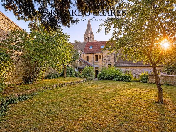 SAINT-LEU-D'ESSERENT 60340 - MAISON DE VILLE EN PIERRE PLEINE DE CHARME / 153 m2 / 3 CHAMBRES / DEPENDANCES / JARDIN SANS VIS-A-VIS