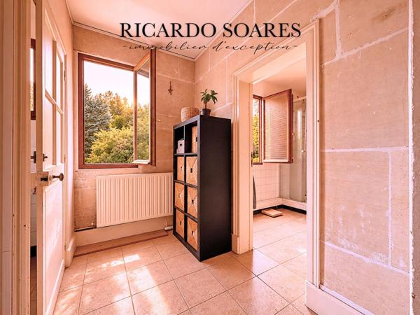 SAINT-LEU-D'ESSERENT 60340 - MAISON DE VILLE EN PIERRE PLEINE DE CHARME / 153 m2 / 3 CHAMBRES / DEPENDANCES / JARDIN SANS VIS-A-VIS