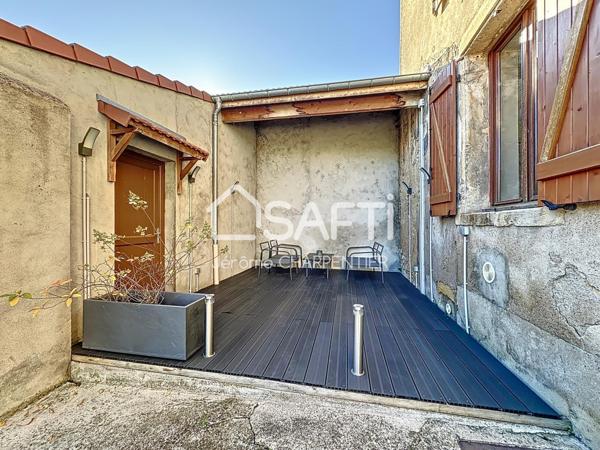 Maison spacieuse avec cour extérieure, garage, cave et combles aménageables