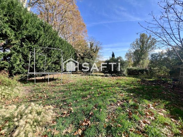 Située au coeur de Carbonne, centre ville à pied