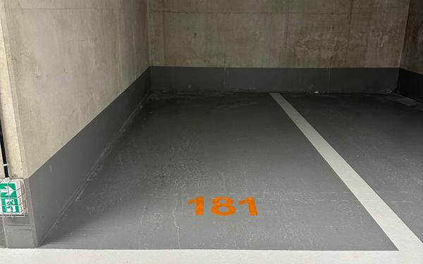 Stationnement à vendre    Clichy