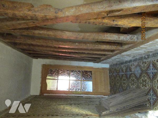 LANCON, une maison d'habitation avec grange et dépendances.