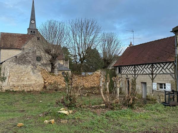 COURTEUIL 60300 tout proche de Senlis / Maison de village de 110 M² entierement à rénové sur une parcelle de 200m² env.