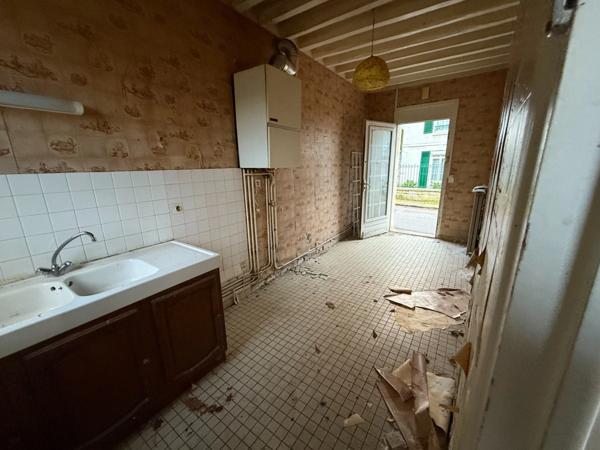 COURTEUIL 60300 tout proche de Senlis / Maison de village de 110 M² entierement à rénové sur une parcelle de 200m² env.