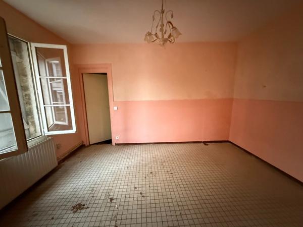 COURTEUIL 60300 tout proche de Senlis / Maison de village de 110 M² entierement à rénové sur une parcelle de 200m² env.