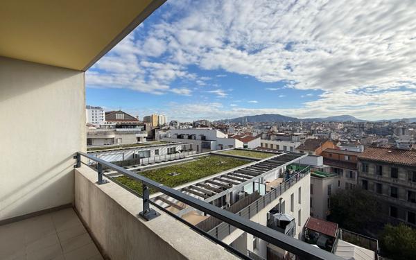 Appartement à louer    1 pièce •  Marseille 1