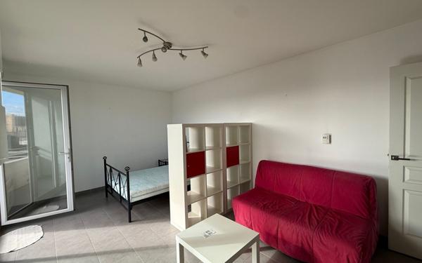 Appartement à louer    1 pièce •  Marseille 1