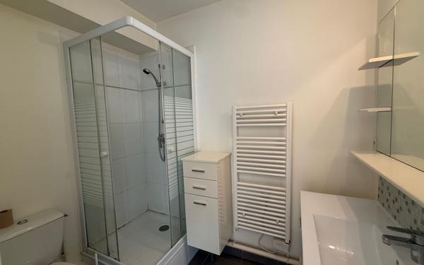 Appartement à louer    1 pièce •  Marseille 1