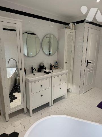 Belle maison rénovée à vendre à Dun-le-Poëlier (36) ? Lumineuse et spacieuse, entièrement rénov...