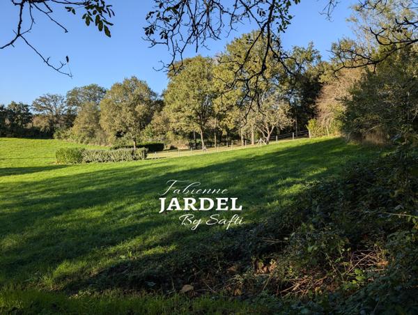 Terrain borné de 1 459 m² avec permis d'aménager - Environnement calme