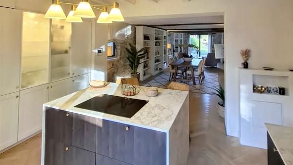 Maison 7 pièces 256 m2