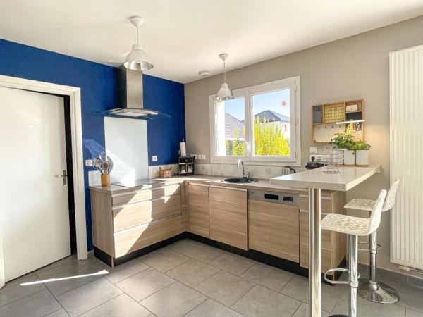 Calais Dpt(62) à vendre  Pavillon  individuel de 2014 ( 103m2 ), 3chambres , dressing , lingerie , terrasse , jardin , chalet