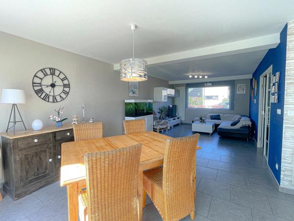 Calais Dpt(62) à vendre  Pavillon  individuel de 2014 ( 103m2 ), 3chambres , dressing , lingerie , terrasse , jardin , chalet