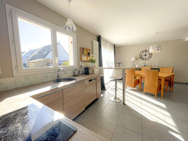 Calais Dpt(62) à vendre  Pavillon  individuel de 2014 ( 103m2 ), 3chambres , dressing , lingerie , terrasse , jardin , chalet