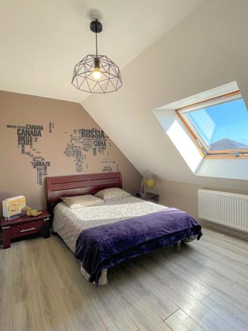 Calais Dpt(62) à vendre  Pavillon  individuel de 2014 ( 103m2 ), 3chambres , dressing , lingerie , terrasse , jardin , chalet