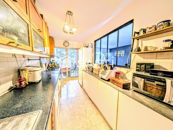 Beau F4 3 chambres avec balcon parking et cave