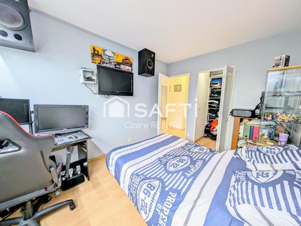 Beau F4 3 chambres avec balcon parking et cave