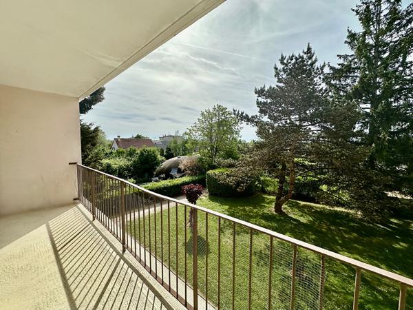Appartement 3 pièces à vendre à Saint-Jean-de-Braye, Lumineux avec balcon, garage fermé et cave