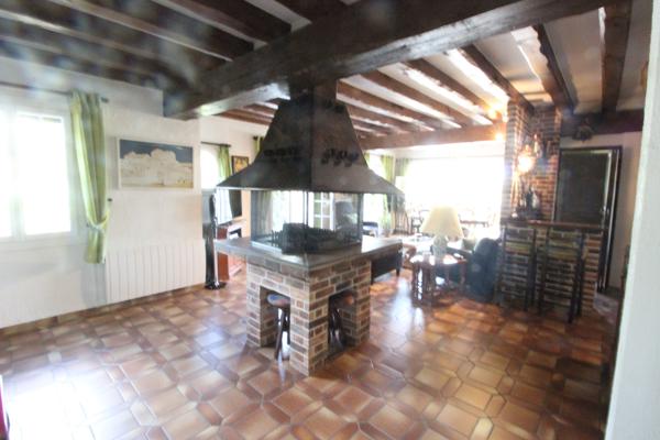 Maison familiale aux beaux volumes – Sous-sol total – Jardin sans vis-à-vis – Espace jacuzzi