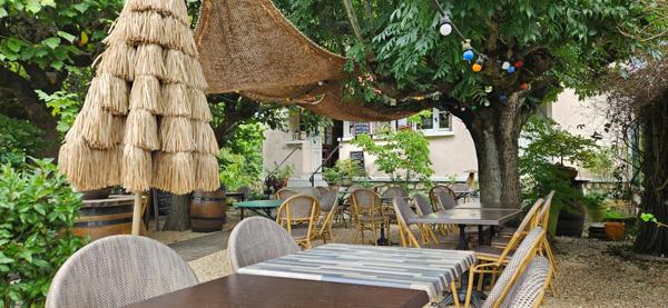 Local commercial restaurant, terrasse, appartement