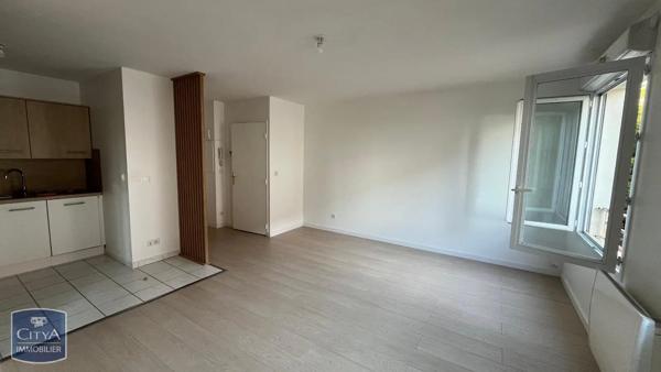 Appartement à louer 2 pièces 41.52m² Corbeil-Essonnes (91100)