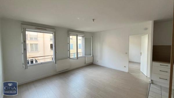 Appartement à louer 2 pièces 41.52m² Corbeil-Essonnes (91100)