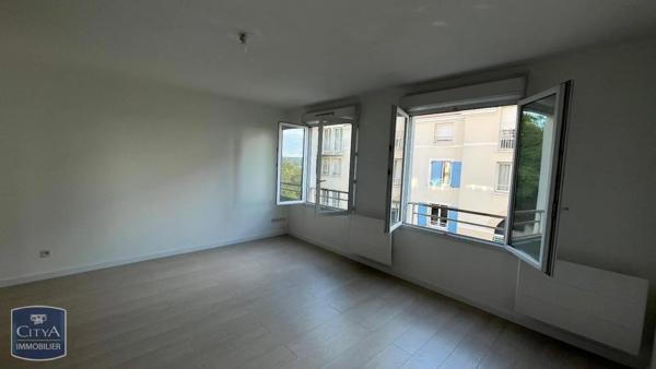Appartement à louer 2 pièces 41.52m² Corbeil-Essonnes (91100)